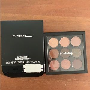 MAC Burgundy Times 9 eye shadow